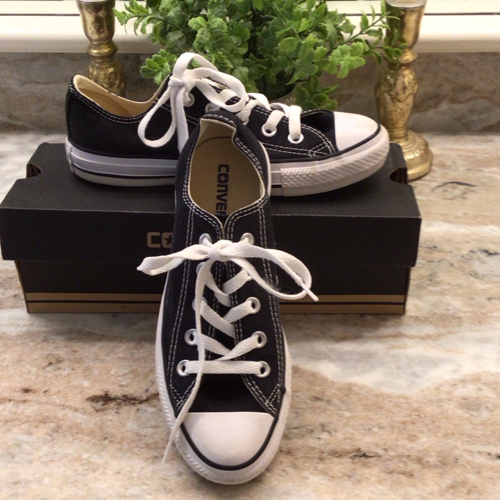 Converse Woman’s Black and White Sneakers